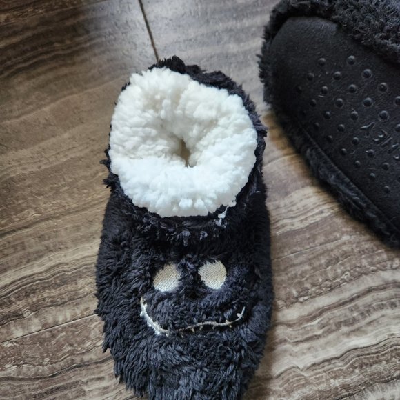 Disney Brand fluffy warm slippers size 7/8 women's - Picture 3 of 3